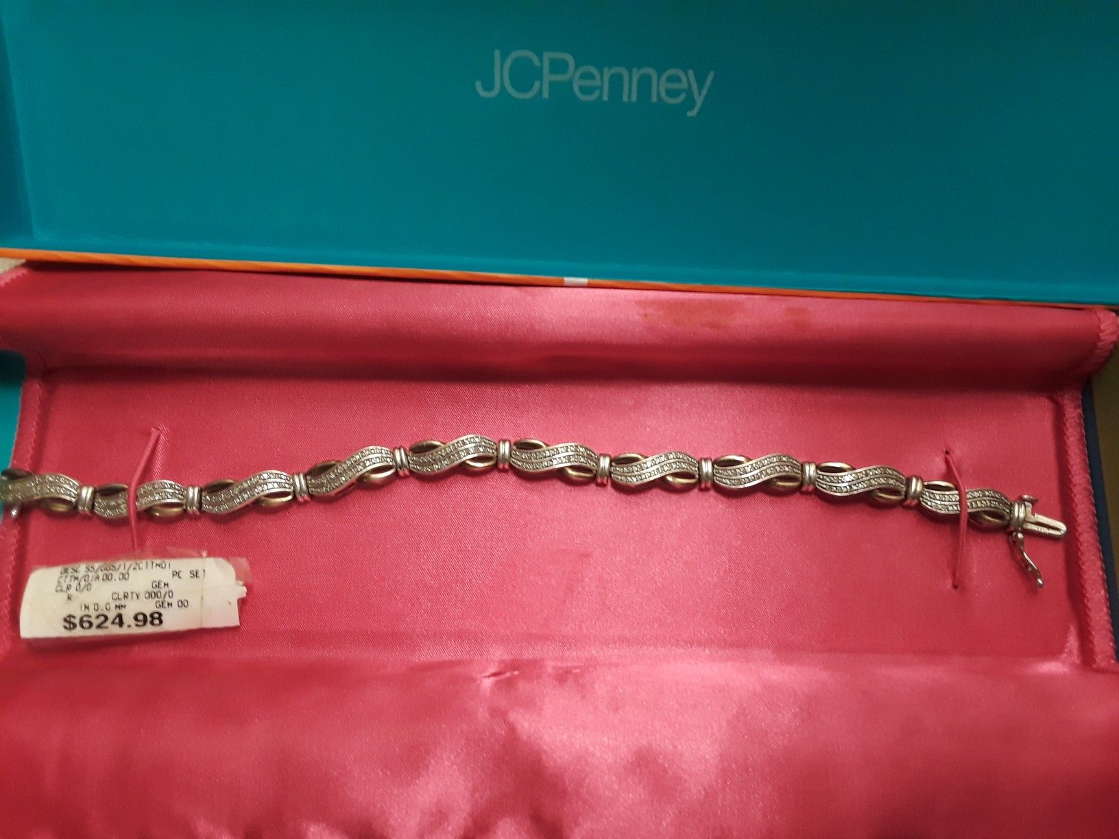 10 k diamond bracelet from jacypeny used only once like new