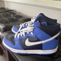 nikes 5.5y