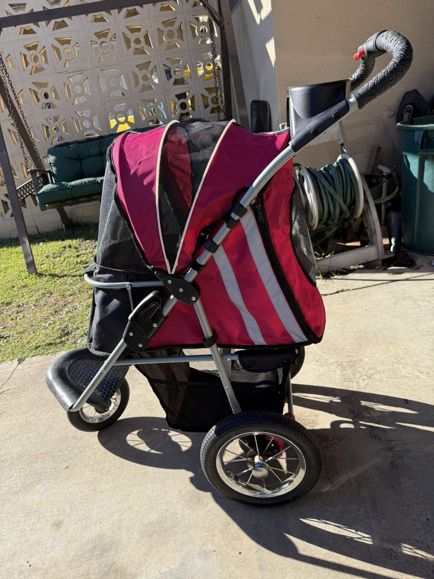 Ibiyaya Dog Stroller – Excellent Condition! 🐾