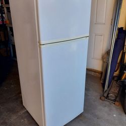 SANYO 10 CF FRIDGE WORKS EXCELLENT FREEZER AND BOTTOM COOLER , CHECK PICTURES 