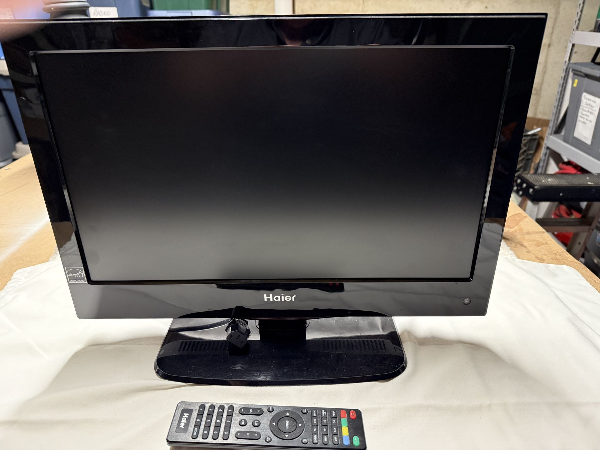Haier 19” TFT-LED LCD COLOR TV RECEIVER