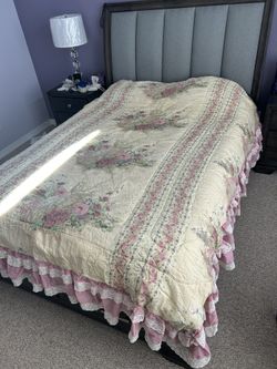 Queen/Full Bedspread