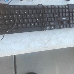 Keyboard/ Yardsale!!!
