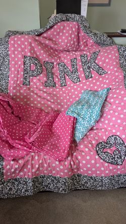 VS PINK TWIN XL BED-IN-BAG