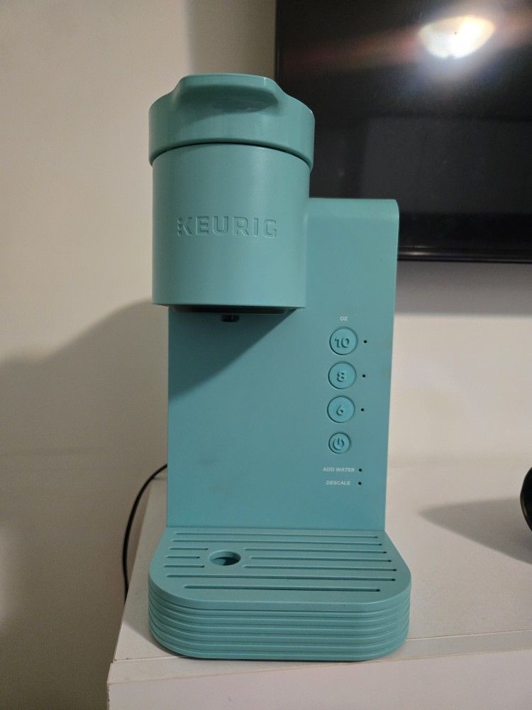 Teal Keurig Coffee Maker (Makes 10oz, 8oz, 6oz Cups)