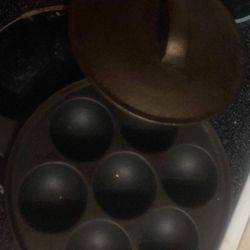 Vintage Cast Iron Egg  Poacher/cake, Muffin Pan With Lid