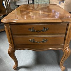 Beautiful Vintage Basset End Table 