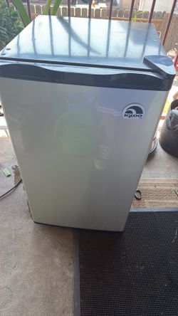 Igloo mini fridge