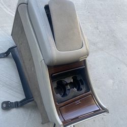 Console Front Floor 03-06 Cadillac Escalade