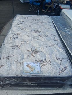 Brand New twin size pillowtop mattress and box spring free delivery depends on location