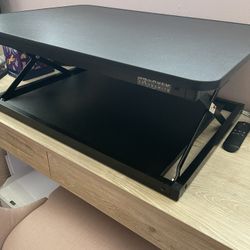 Desk topper