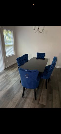 Dining Table & Chairs