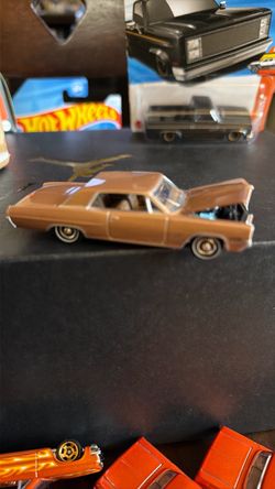 Hot wheels & auto world 64 Pontiac