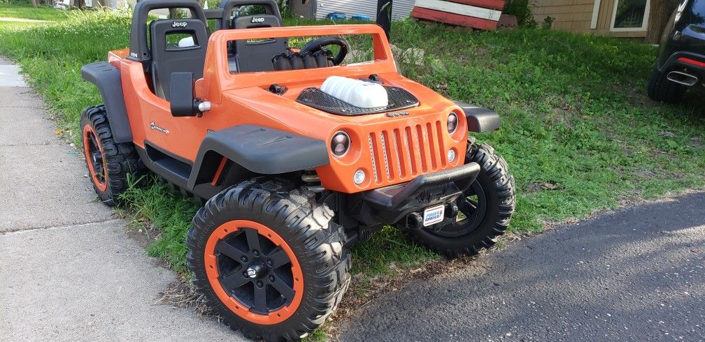 12 Volt Kids HUGE JEEP HURRICANE with NEW Battery And Charger