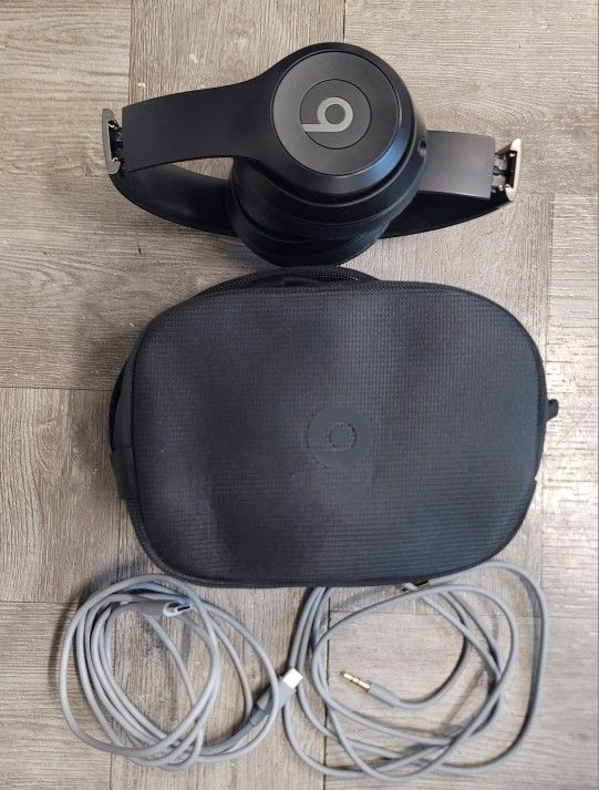 Beats Solo 4 - Wireless Bluetooth On-Ear Headphones, Apple & Android Compatible, Up to 50 Hours of Battery Life - Matte Black
