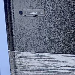 Frigidair Top-Freezer Refrigerator With Handles In Black *WORKS GREAT* Please Read Description