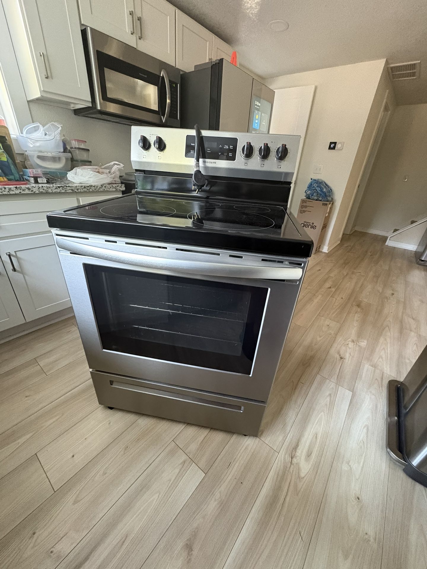 Frigidaire Electric Stove