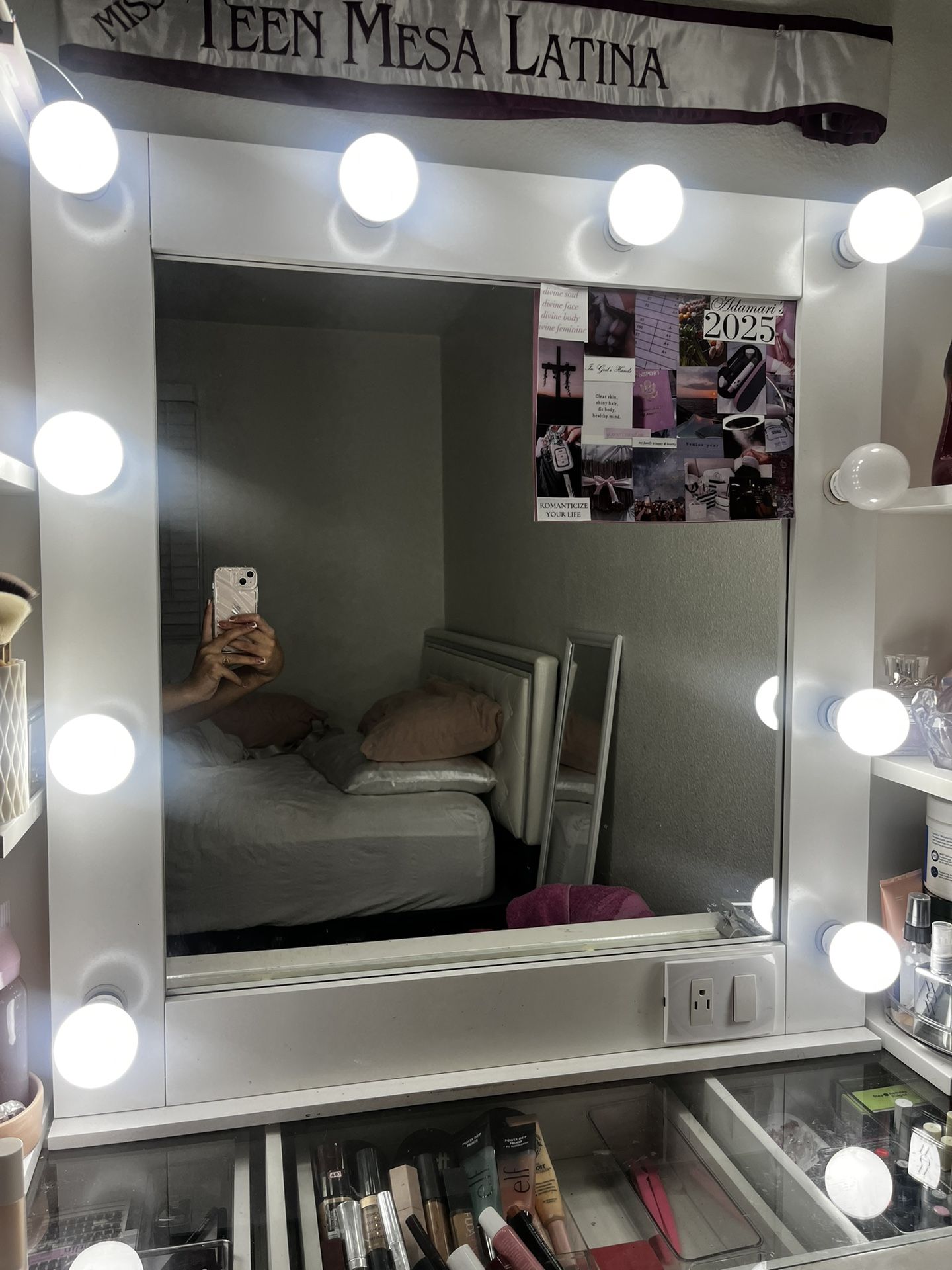 Hollywood Makeup Vanity Mirror