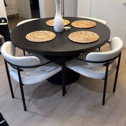 Modern  Dinning Table With Chairs Excellent Condition 