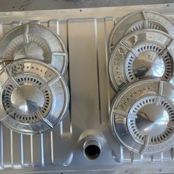 Super Rare Mint Conditions Chevy   Dog Dish Hub Caps