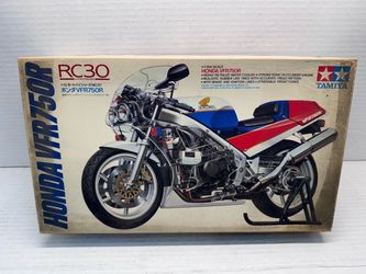 Tamiya 14057 1/12 Scale Motorcycle Model Kit Honda VFR750R RC30 HRC Sport Bike