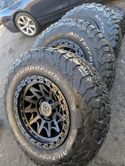 🚙Lock Off Road 17x9 con llantas todo terreno bf Goodrich tires excelente condición