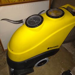 Tornado Commercial Carpet Extractor