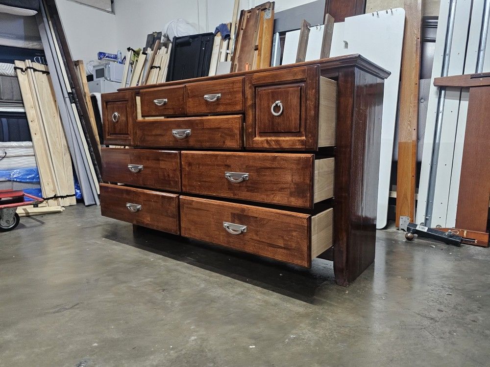 Dresser