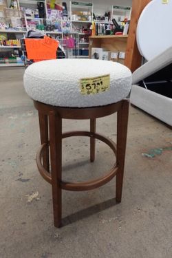 30″ Pub Height Swivel Upholstered 360° Barstool