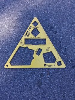 Tri-Vise Industries Triangular Plate Vise 
for Cutting Pipe, Conduit, and  Lumber 
Tightly Holds Almost Anything:. Plastic & Metal Pipe· Conduit, Unis