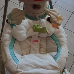 Fisher Price Baby Swing Like New $30 Pick Up Only 