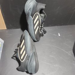 Adidas Originals Ozelia Boys Size 6 Black Cream Athletic Running Shoes Sneakers