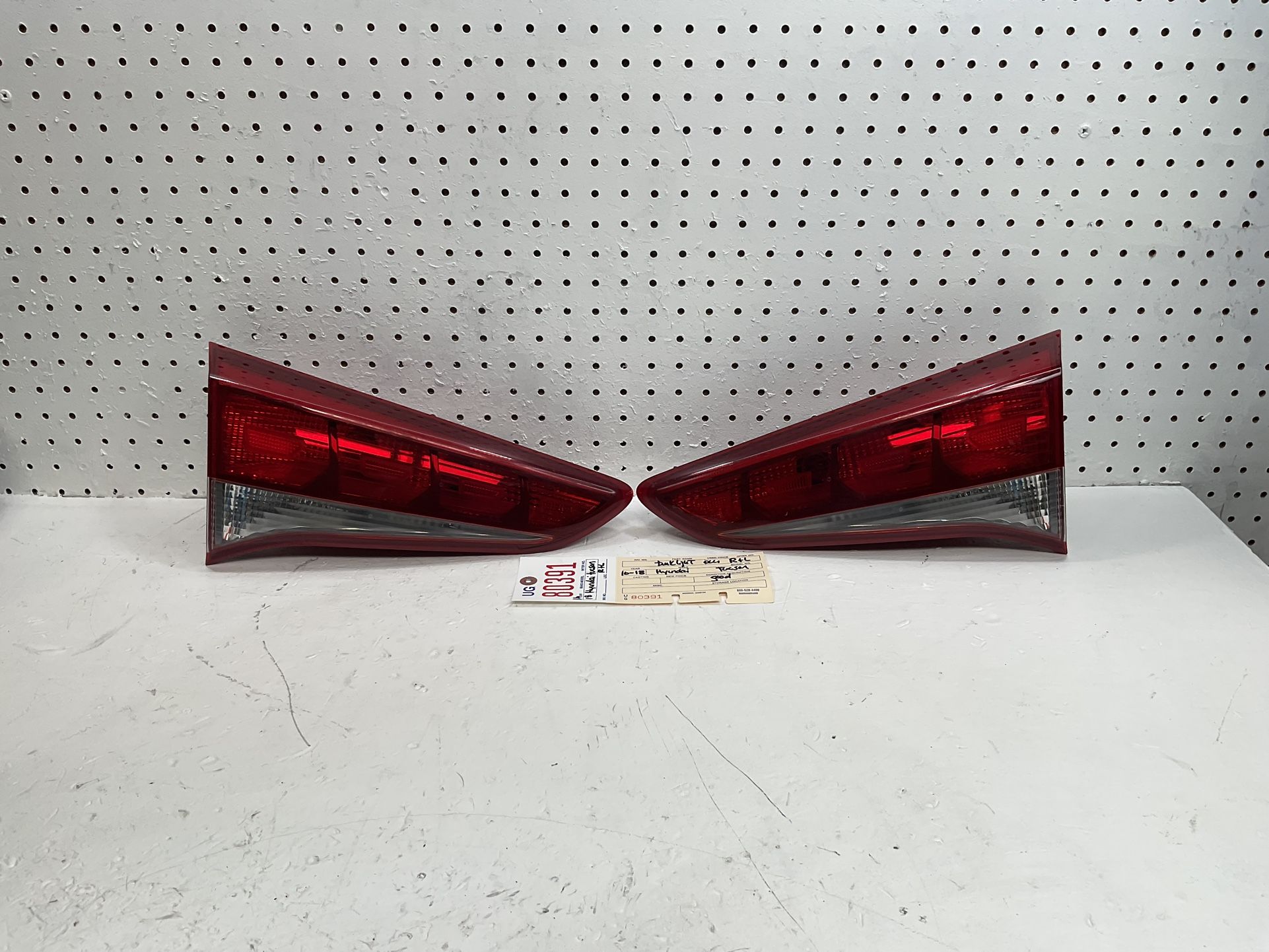 2016 2018 HYUNDAI TUCSON TRUNK INNER LIGHT PAIR OEM