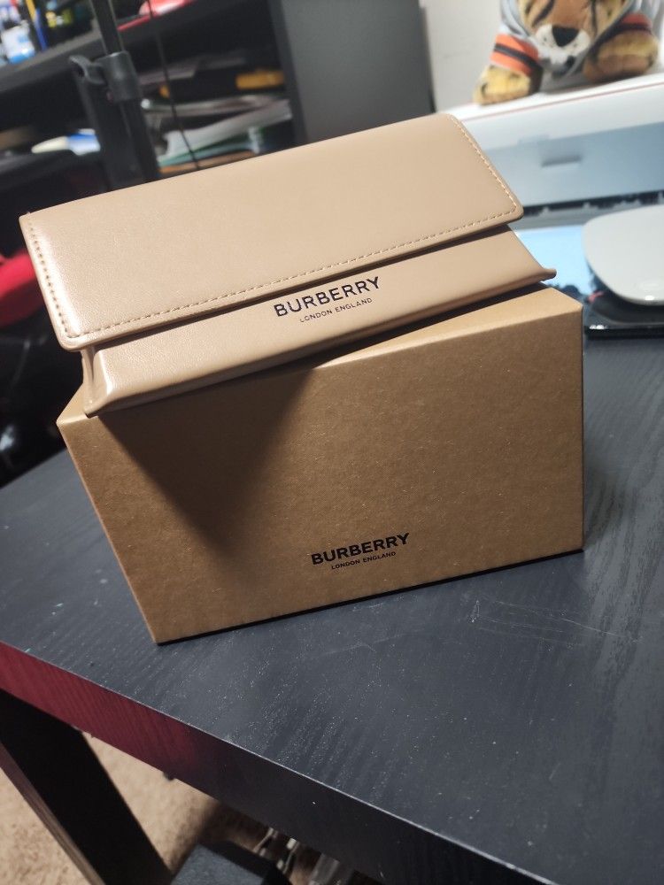 Burberry Sunglasses Case