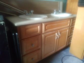 Bath. Vanity like new good condition