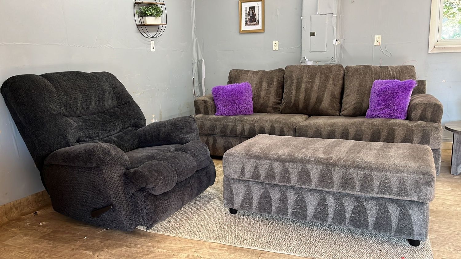 🛋️💥 Modern Ashley Sofa And Ottoman 💥 Free Delivery And Financing Available!