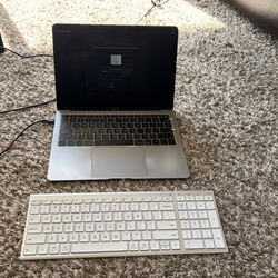 Mac Book Air With Keyboard 