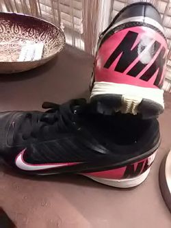 Boys Nike size 4.5 cleat