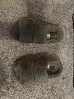 Ugg slippers size 8 women’s $20