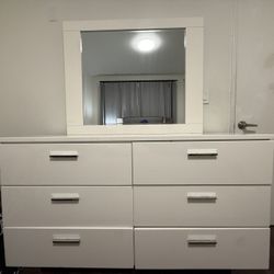 Dresser With Matching Mirror 