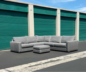 FREE DELIVERY Room & Board Metro Sectional in Sumner Fabric