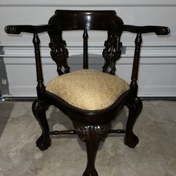 Classic 31” Wide Corner Armchair