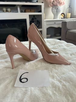 Rose gold or light pink