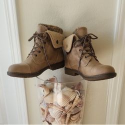 Cliffs by WHITE MOUNTAIN Tan Lace Up Booties Size 9 Womens 