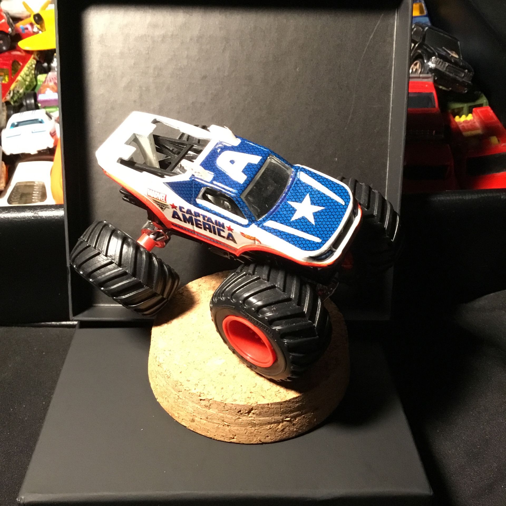 Hot Wheels Monster Jam Captain America.   NO SHILD