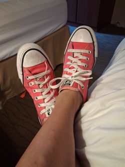 Size 8 women's low top converse tennis shoes.