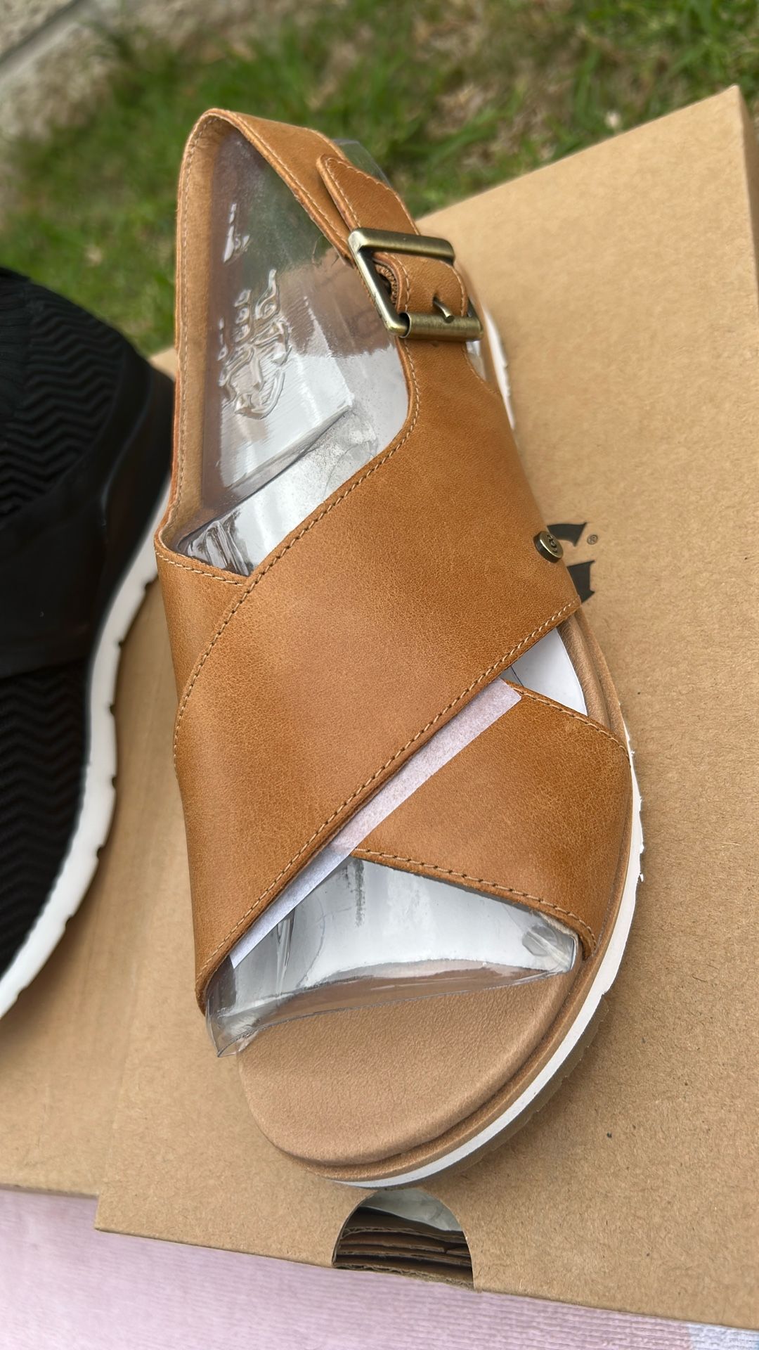 UGG SANDALS