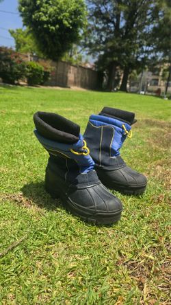 Snow boots