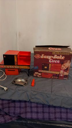Betty Crocker easy bake oven