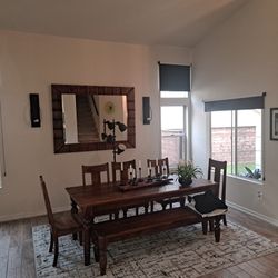 Dinning Room Table And Chairs 